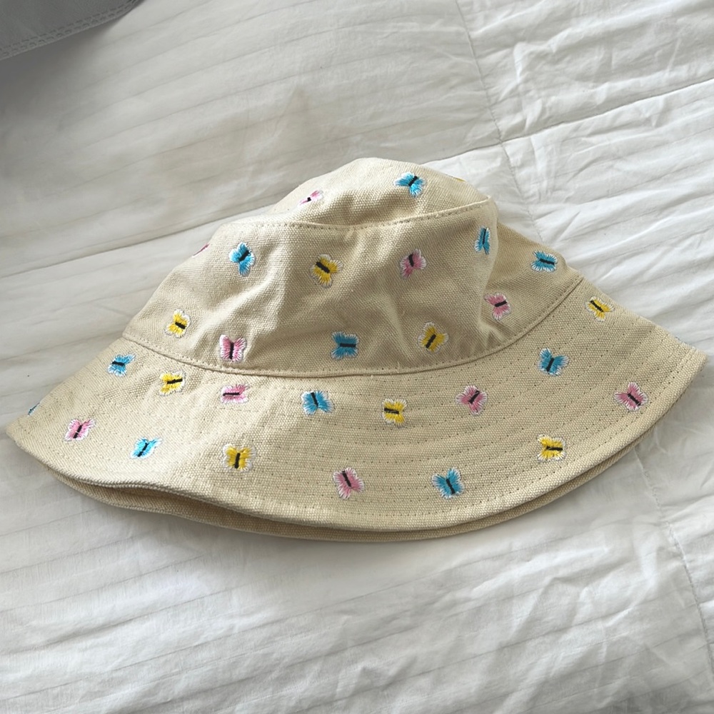 Urban Outfitters bucket hat